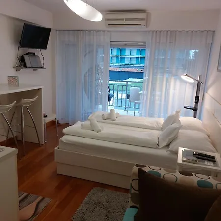 Ni I - With Balcony S Apartment *