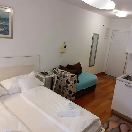 Ni I - With Balcony S * Makarska