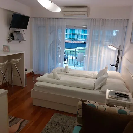 Ni I - With Balcony S Апартаменти Макарська