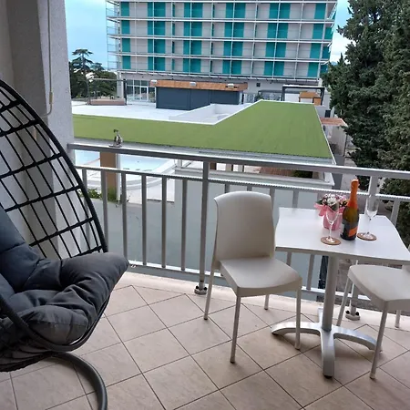 Ni I - With Balcony S Makarska